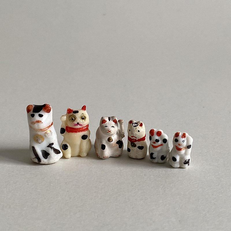 TINY LITTLE BECKONING CATS 6pc. C