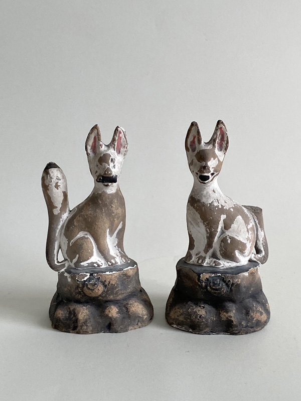 PAIR OF INARI FOXES