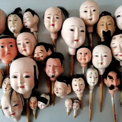 30 PIECES OF DOLL HEADS AND ICHIMATSU DOLL