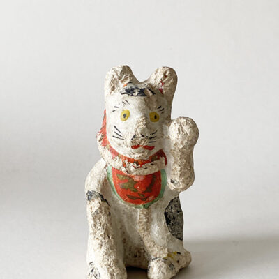 BECKONING CAT