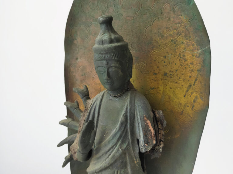 THOUSAND-ARMED KANNON PRAYING WITH ONE HAND