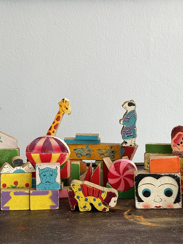 FUNNY WOODEN BUILDING BLOCKS