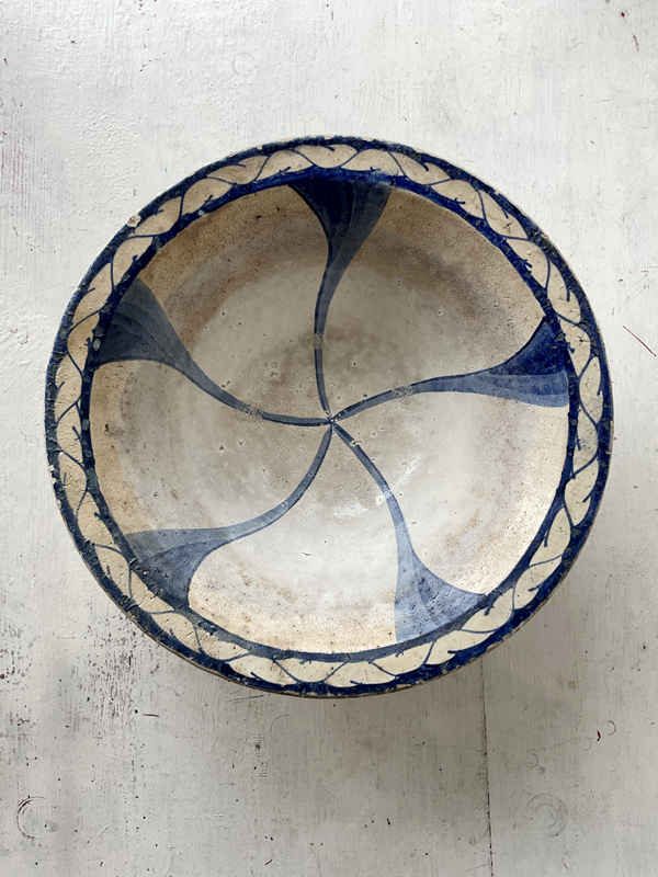 BLUE-AND-WHITE SWIRLING LARGE BOWL
