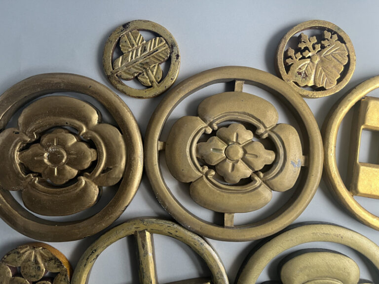 GOLDEN FAMILY CRESTS