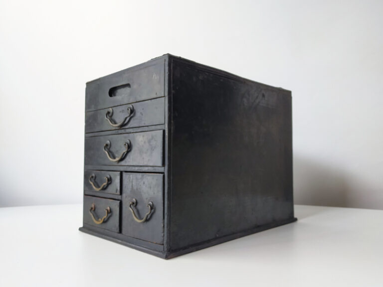 LUXURIOUS SEWING BOX