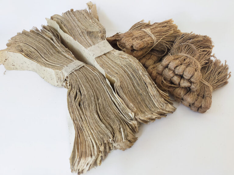 ASSORTMENT OF NATURAL TANZAKU PAPER & STRING