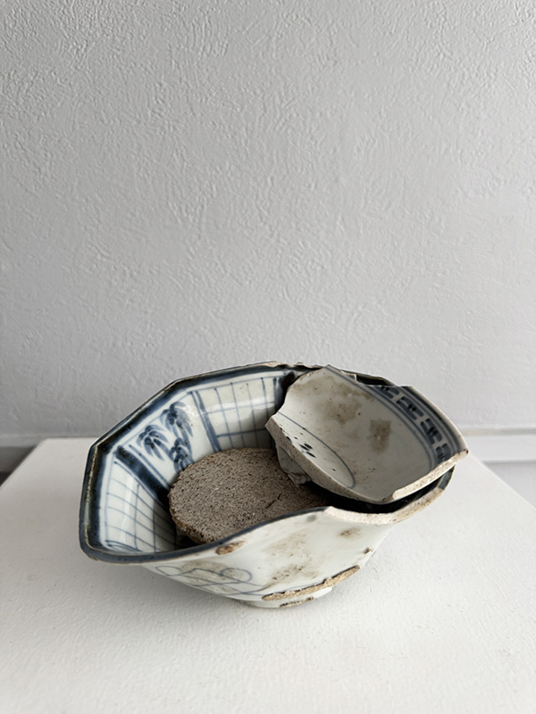 EXCAVATED IMARI WARE