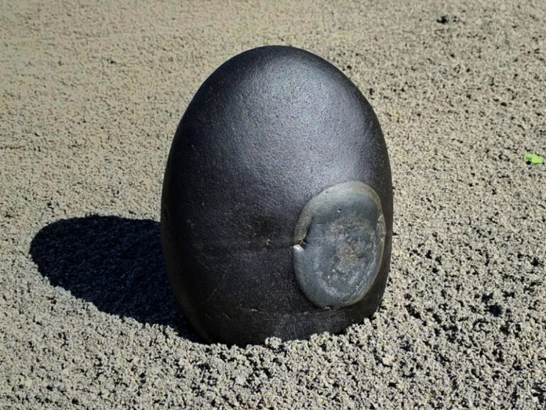 STONE WITH INNER CORE