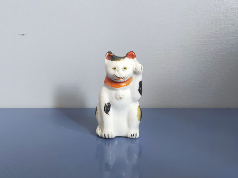 KAWAII-NOSED MANEKI CAT