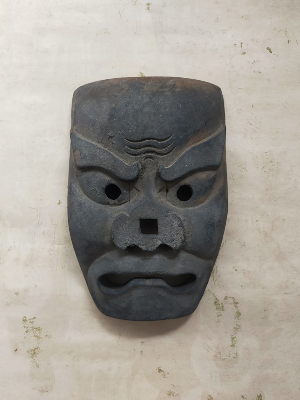 MAN WITH NOSE MISSING