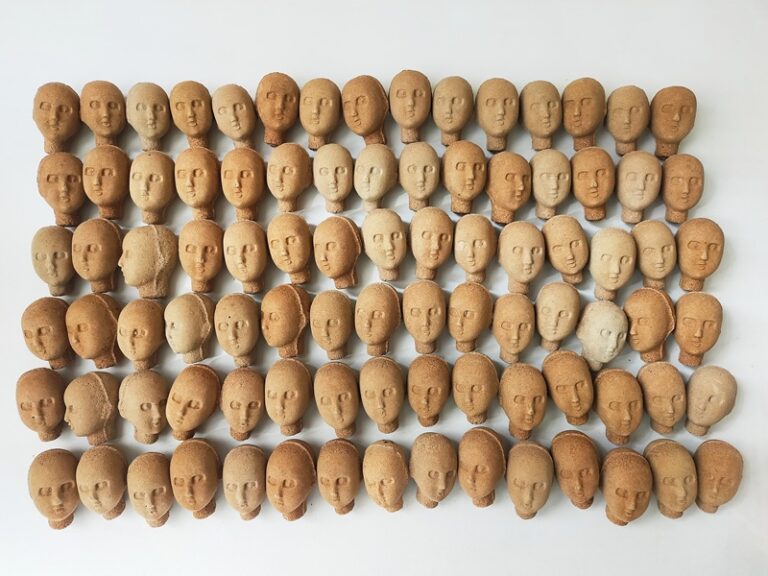 100 DOLL HEADS